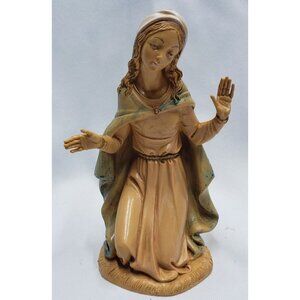 Fontanini Mary Kneeling Depose 300 Nativity 1983 Stands Approx 5-1/2 inch tall.
